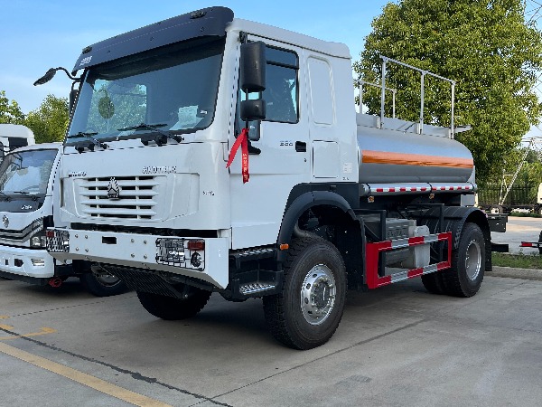 4x4 full wheel drive SINO TRUK HOWO fuel tank truck