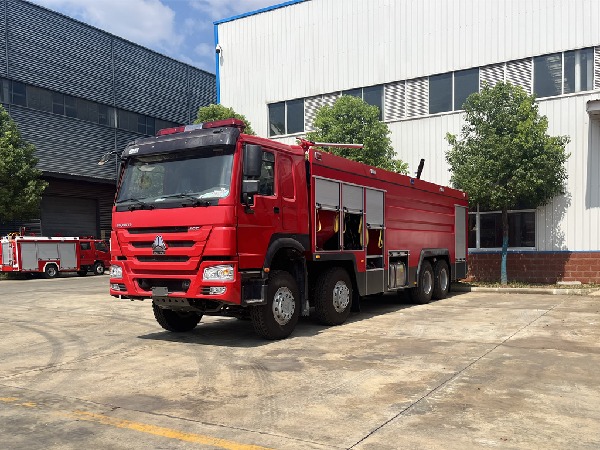 8x4HOWO Dry Powder And Foam Fire Vehicle