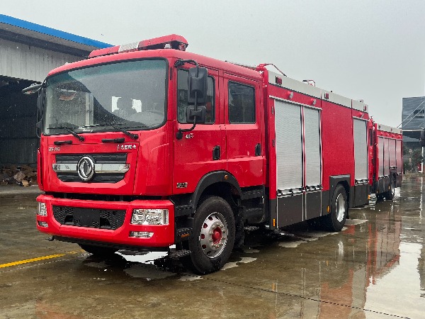 Dongfeng Co2 Dry Powder And Foam fire Fighting Vehicle