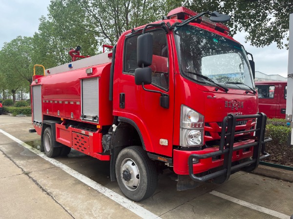 4x4 ISUZU Fire Fighting Truck