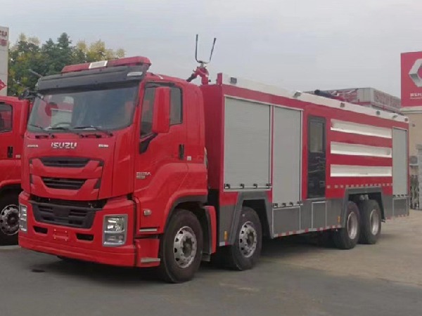 ISUZU Dry Powder And Foam Fire Fighting Truck