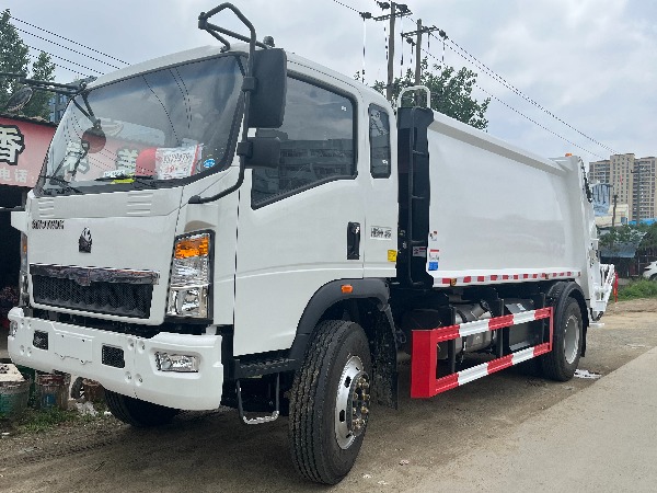 8CBM HOWO Garbage Compactor Truck