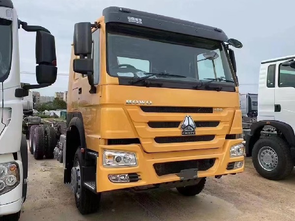 400HP Right Hand Drive SINO TRUK HOWO Chassis