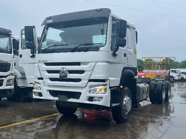 Right hand drive SINO TRUCK HOWO truck chassis