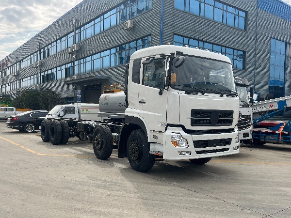340HP 8x4 CLW Truck Chassis