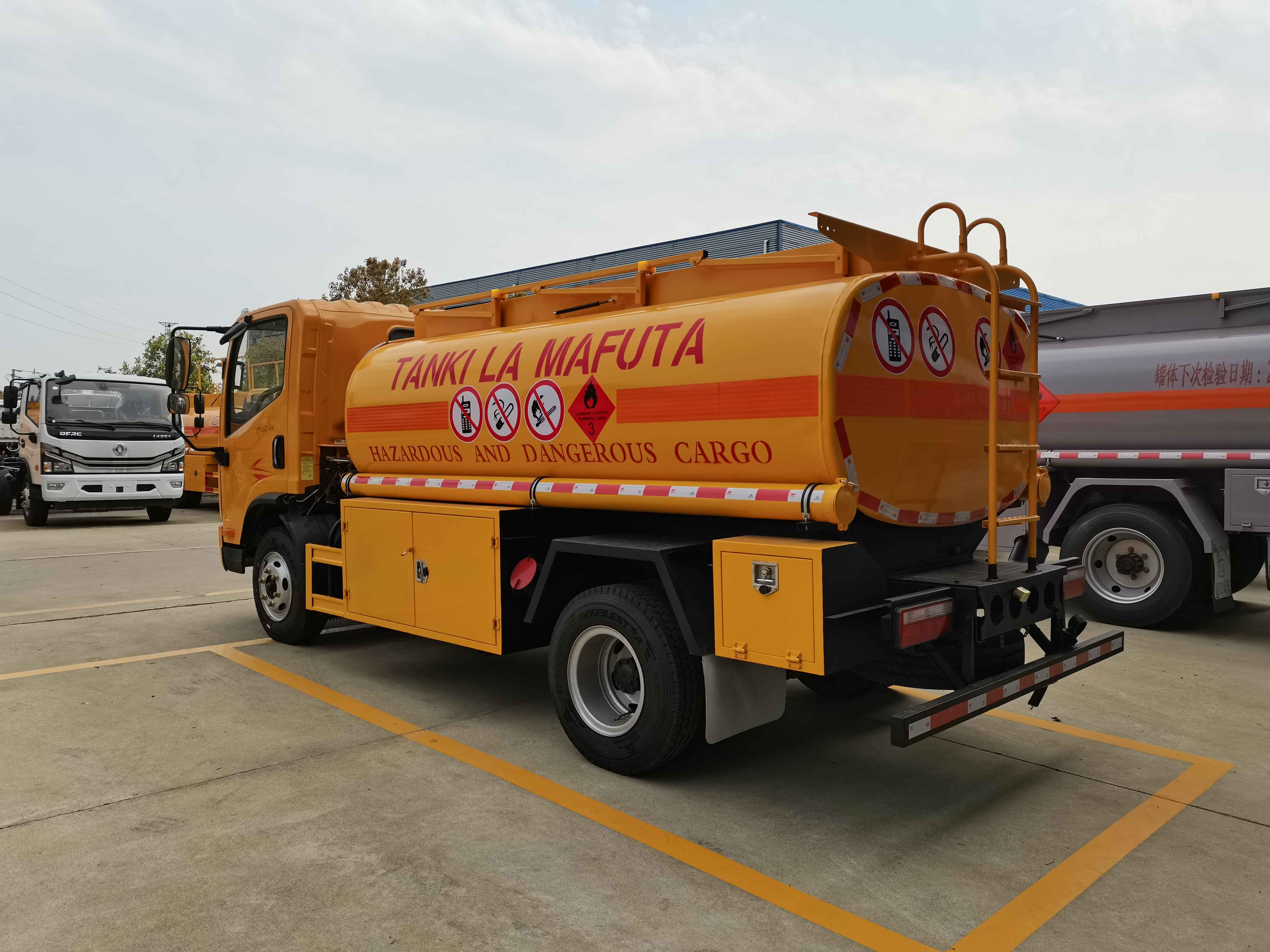 East Africa Exportation China Automotive FAW 4x2 6CBM Fuel Dispensing Tank Truck