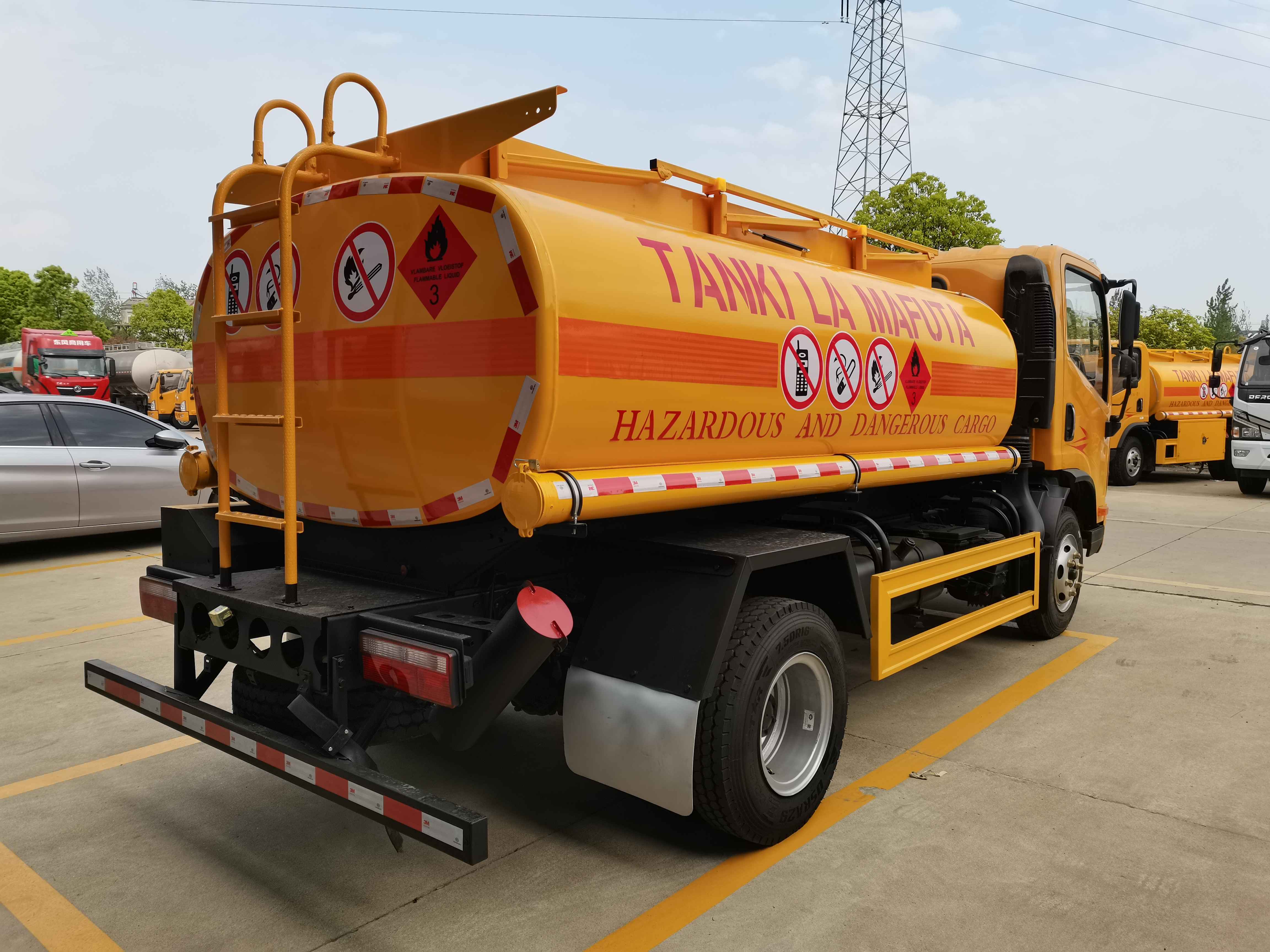 East Africa Exportation China Automotive FAW 4x2 6CBM Fuel Dispensing Tank Truck