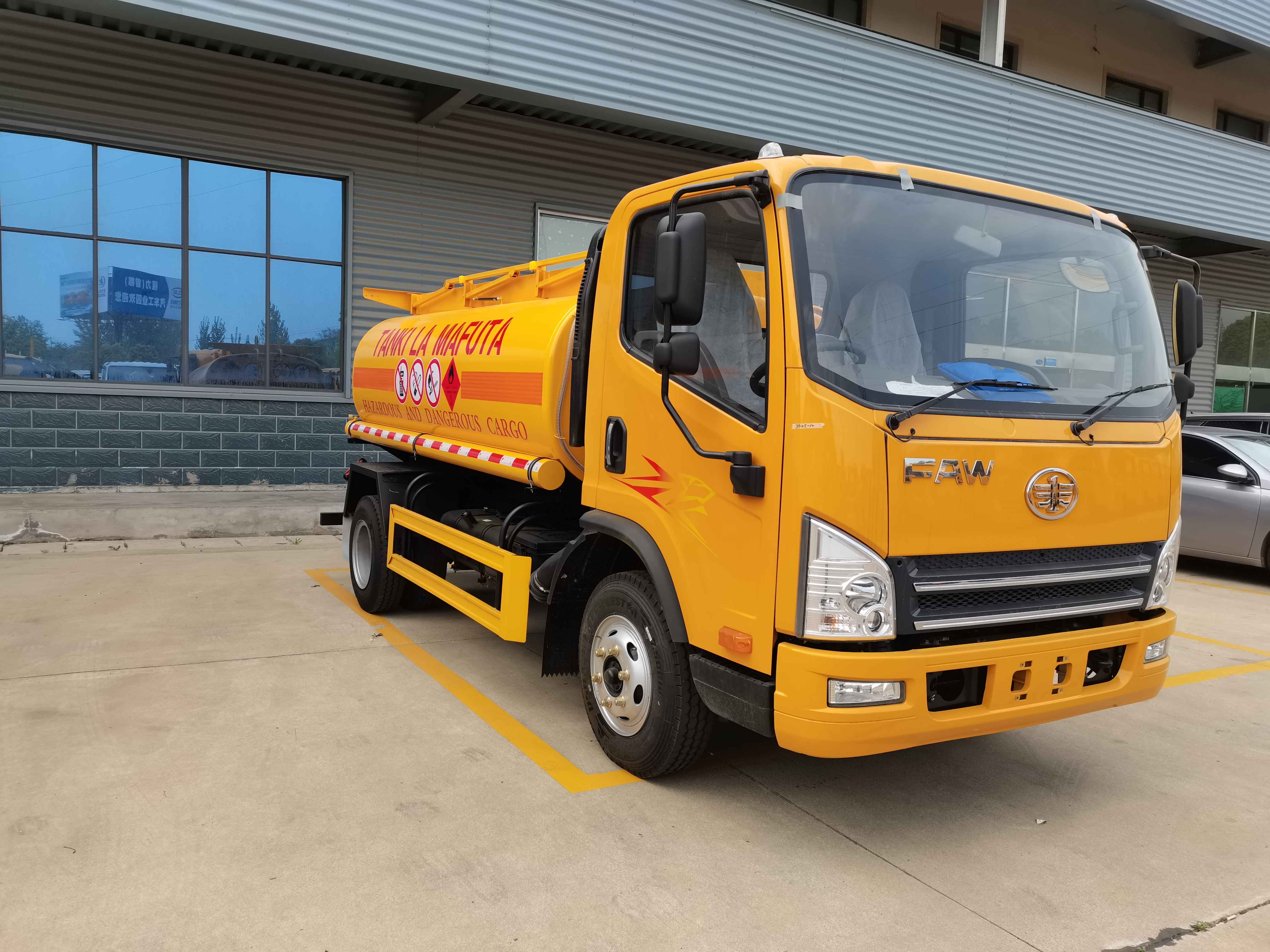 East Africa Exportation China Automotive FAW 4x2 6CBM Fuel Dispensing Tank Truck